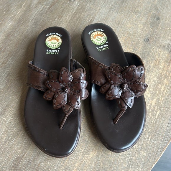 Earth Spirit Flip Flop Dark Brown Sandals with Flower Genuine Leather Size 6 - Picture 13 of 16